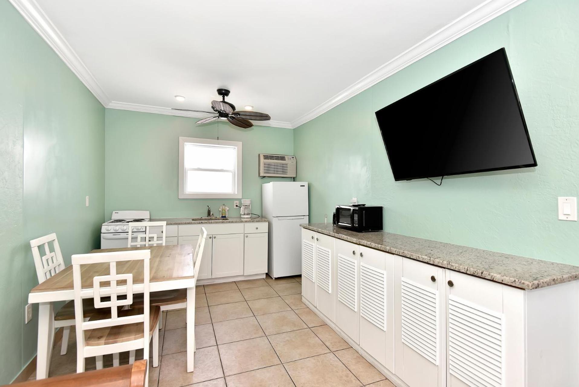 Shoreline Suites & Cabana Cottages – Beachfront photo 19