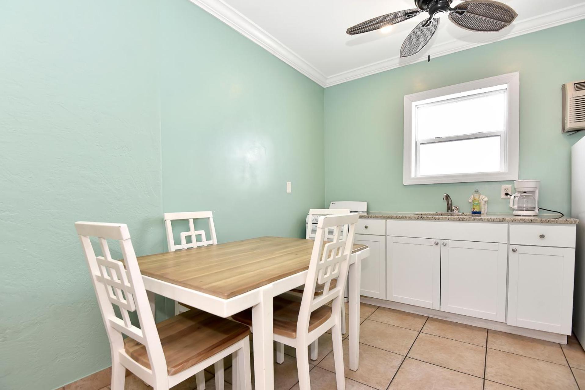 Shoreline Suites & Cabana Cottages – Beachfront photo 18