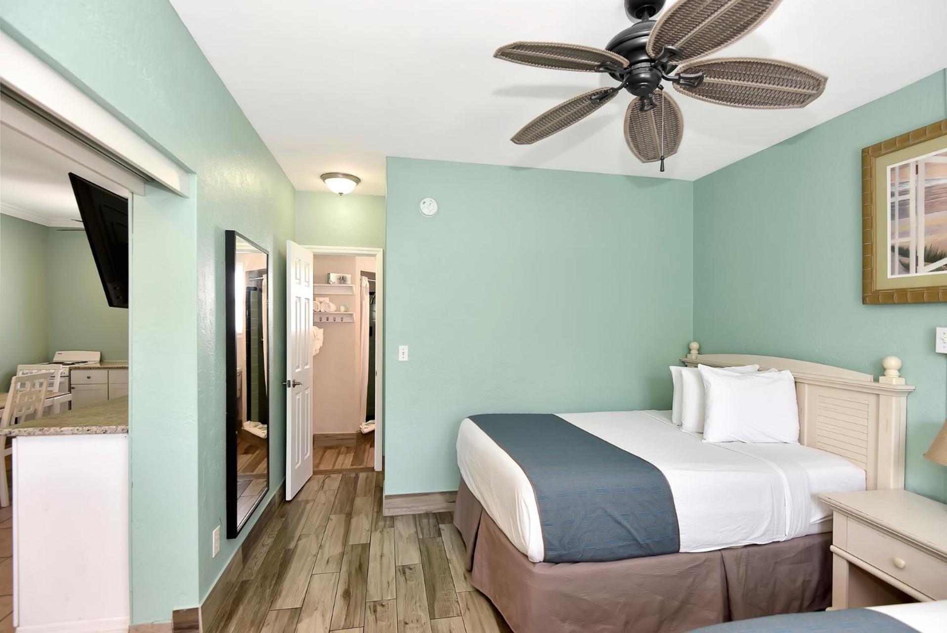Shoreline Suites & Cabana Cottages – Beachfront photo 15