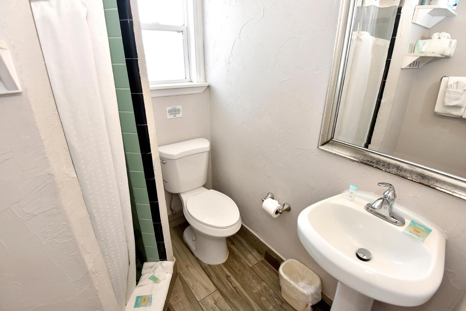 Shoreline Suites & Cabana Cottages – Beachfront photo 23