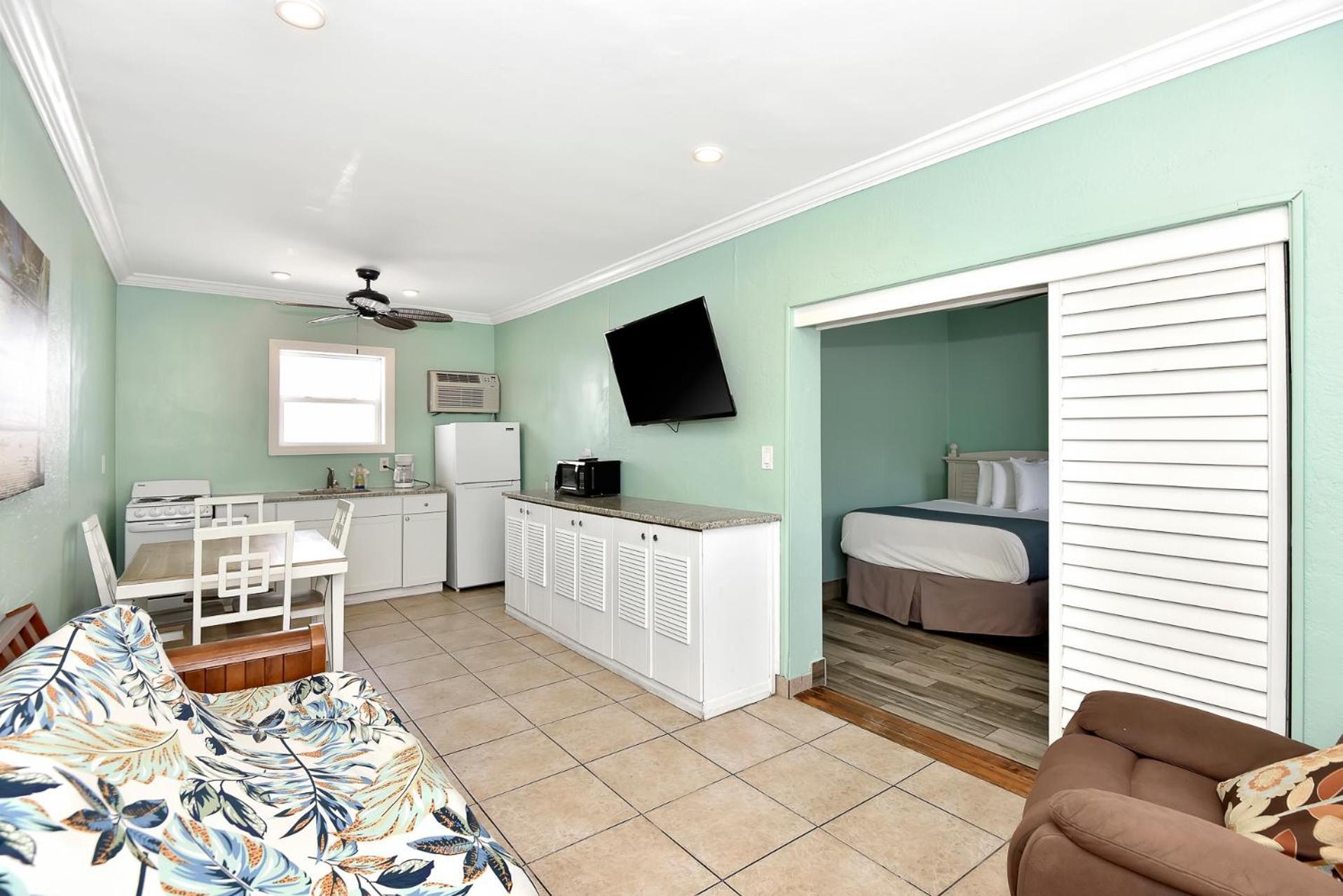 Shoreline Suites & Cabana Cottages – Beachfront photo 24