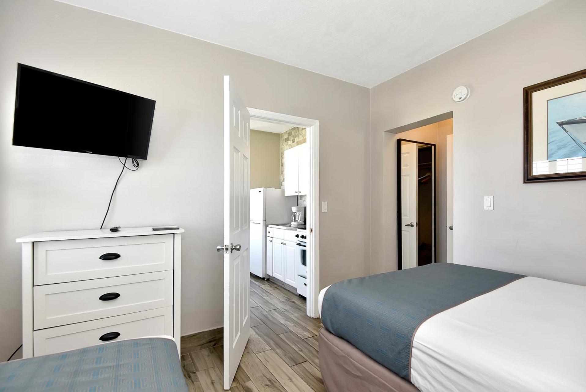 Shoreline Suites & Cabana Cottages – Beachfront photo 26