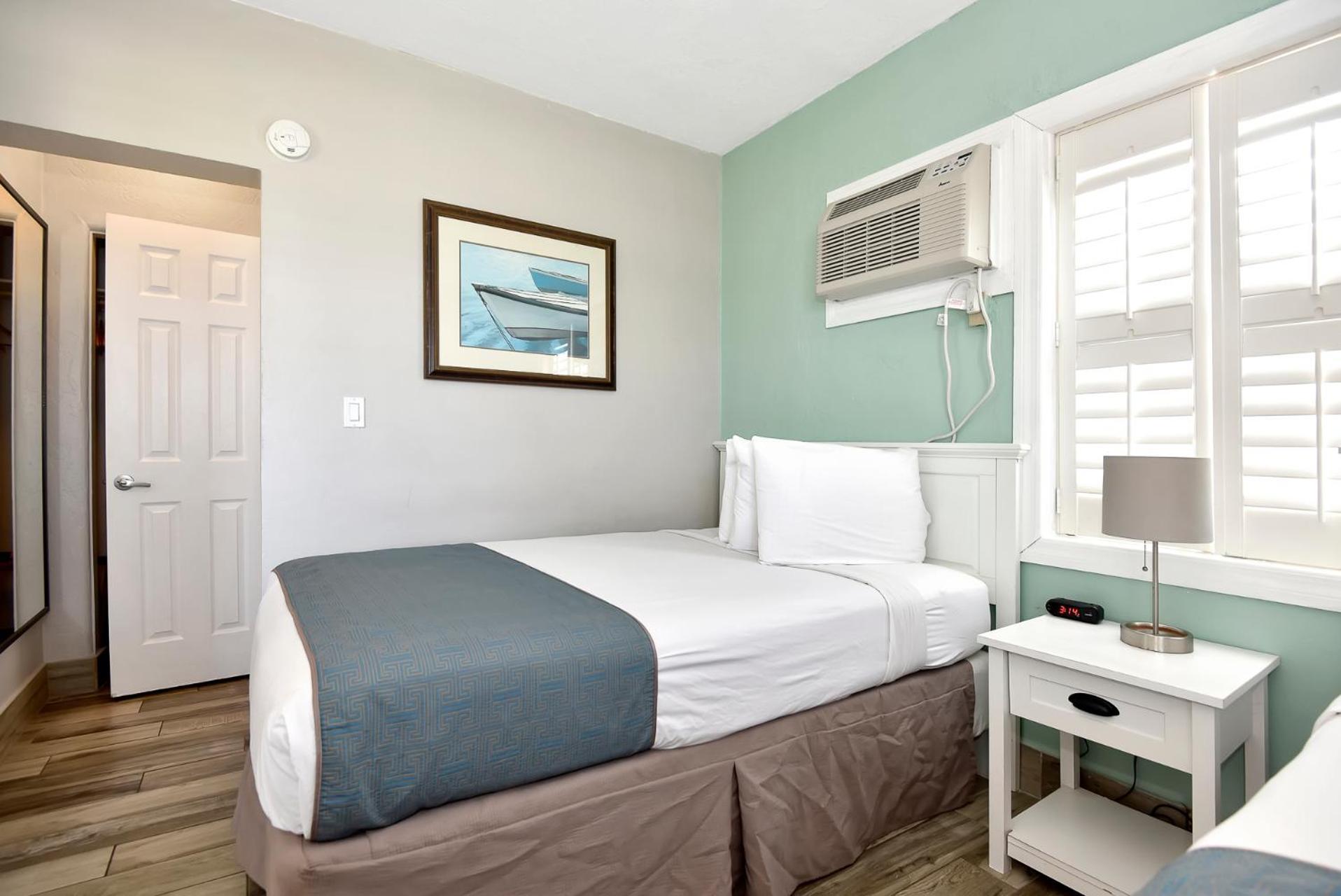 Shoreline Suites & Cabana Cottages – Beachfront photo 27