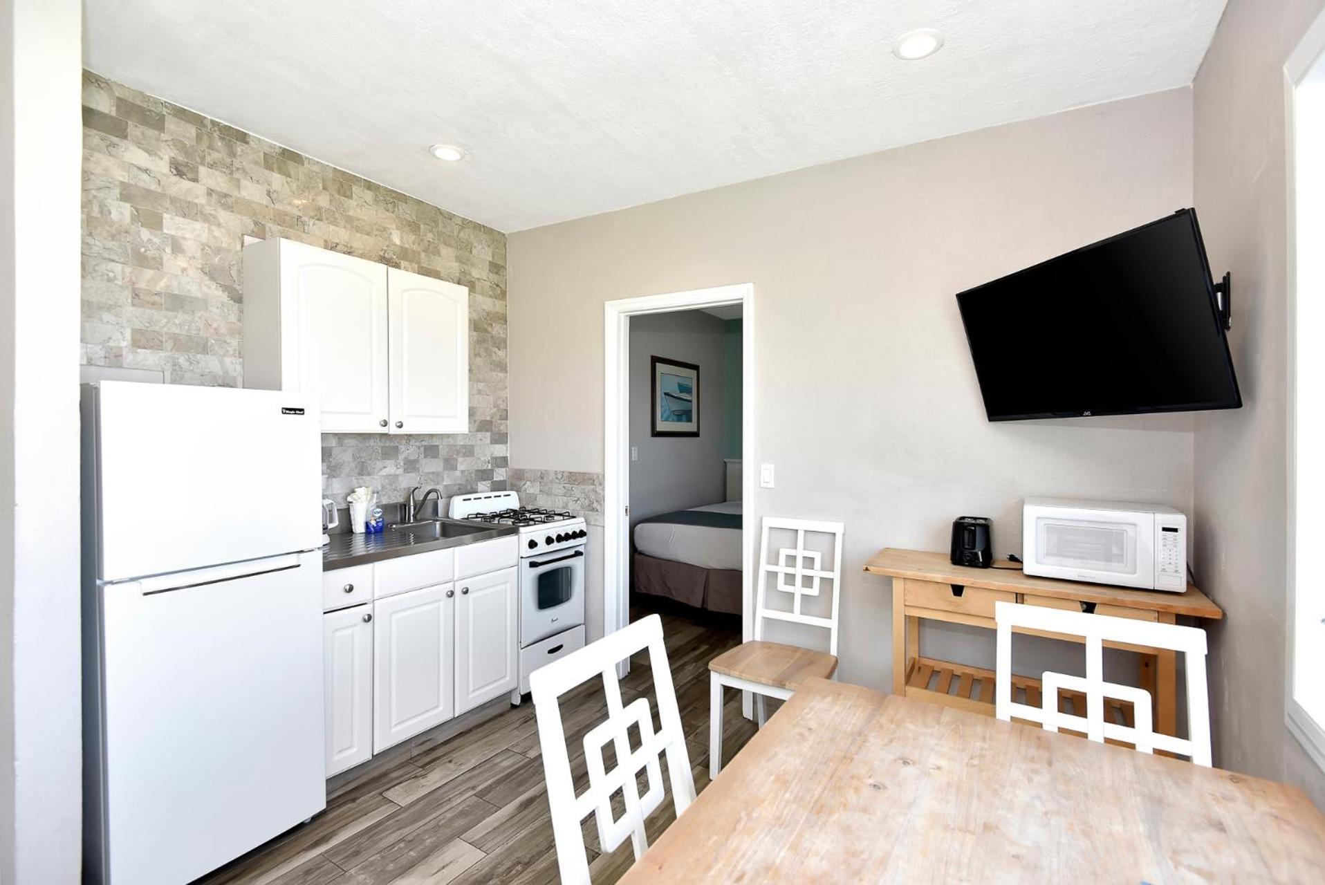 Shoreline Suites & Cabana Cottages – Beachfront photo 32