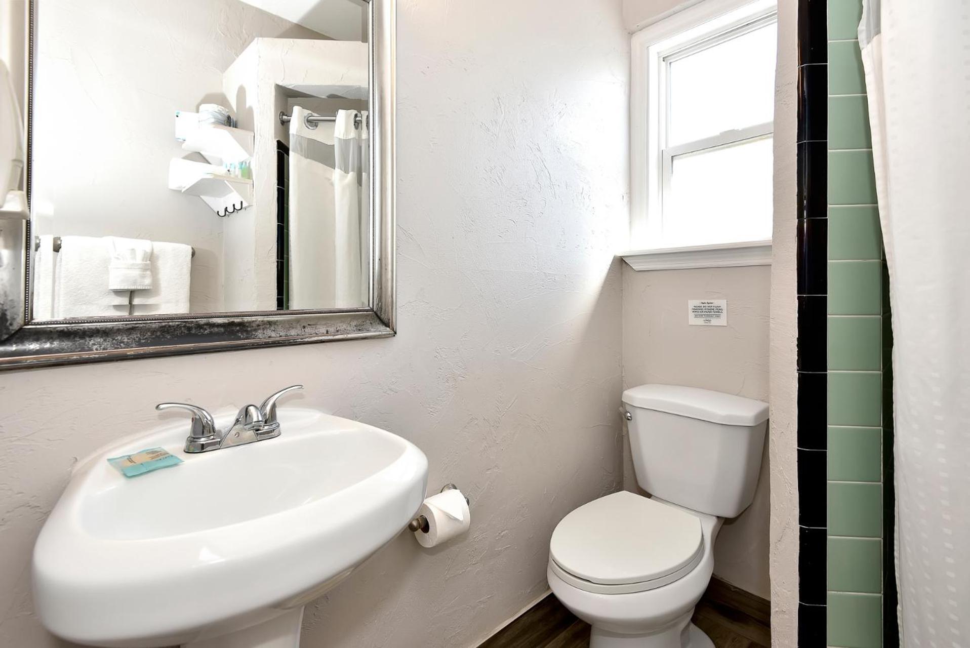 Shoreline Suites & Cabana Cottages – Beachfront photo 43