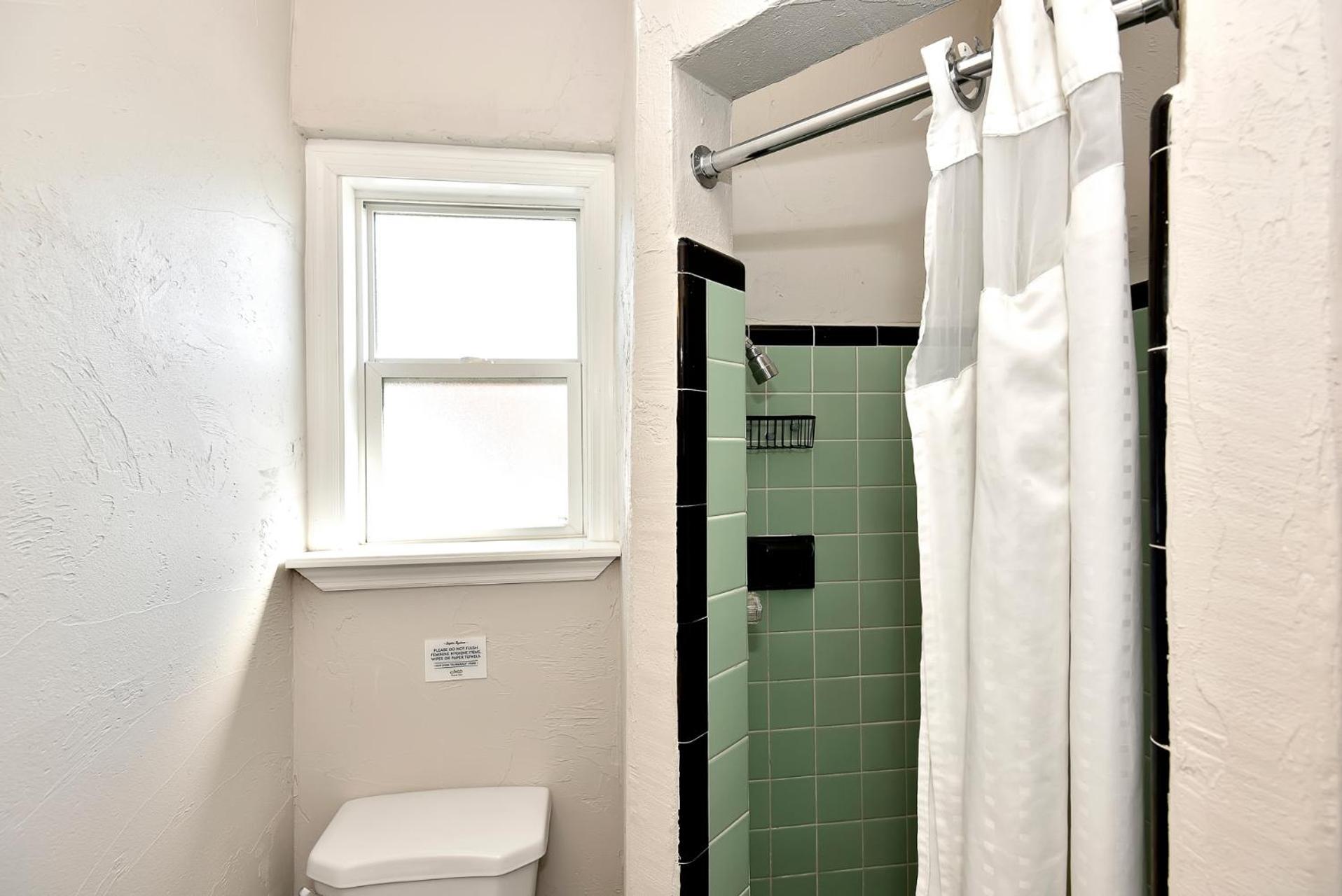 Shoreline Suites & Cabana Cottages – Beachfront photo 35