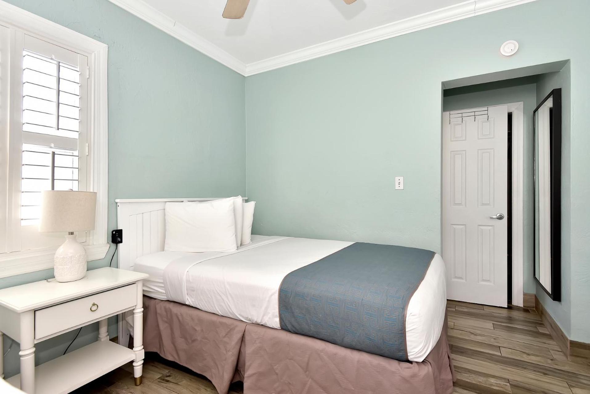 Shoreline Suites & Cabana Cottages – Beachfront photo 42