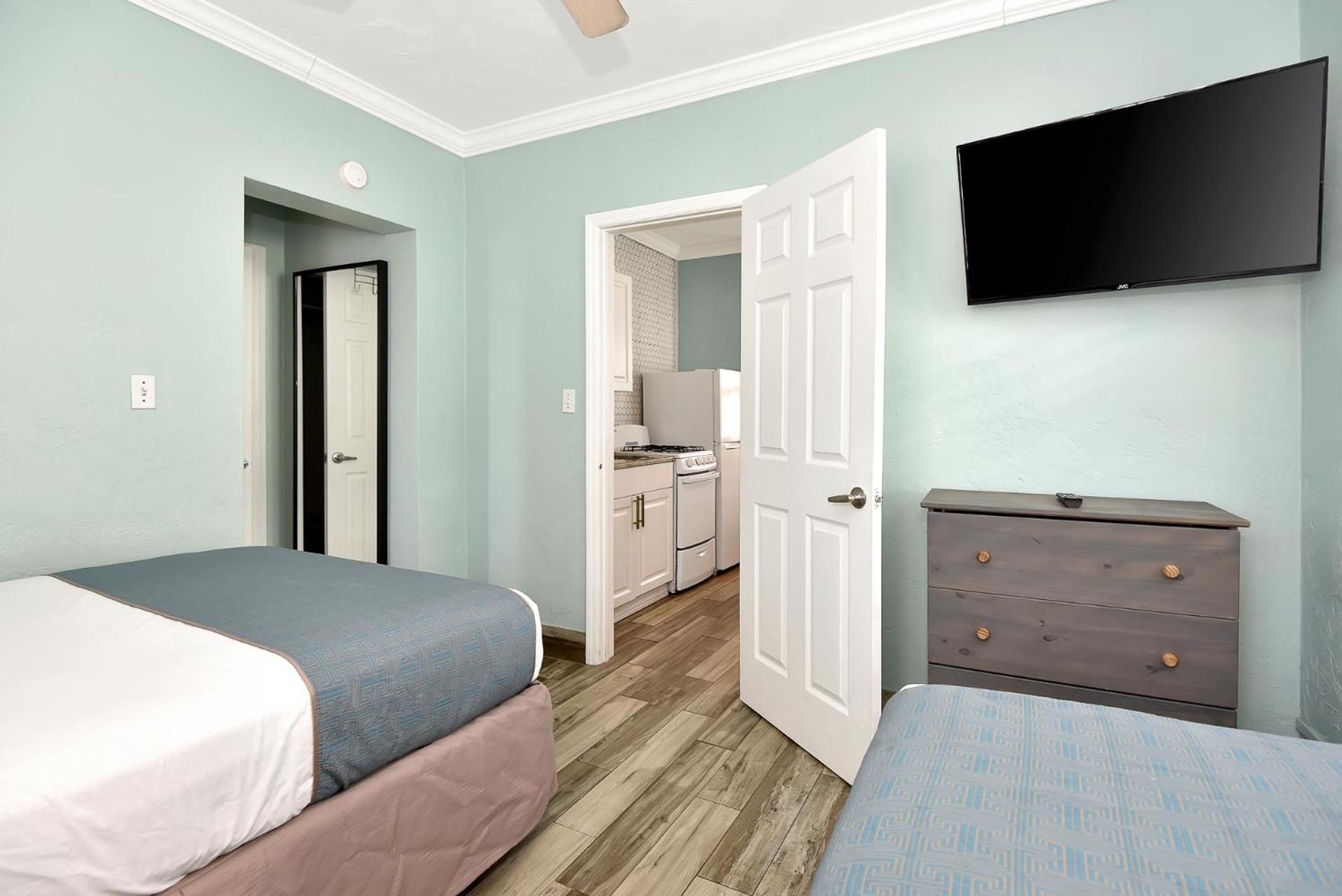 Shoreline Suites & Cabana Cottages – Beachfront photo 40