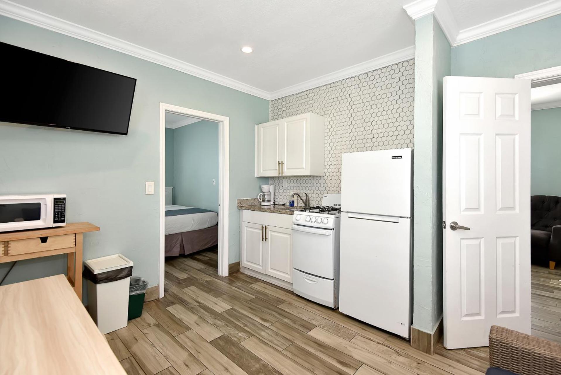 Shoreline Suites & Cabana Cottages – Beachfront photo 37