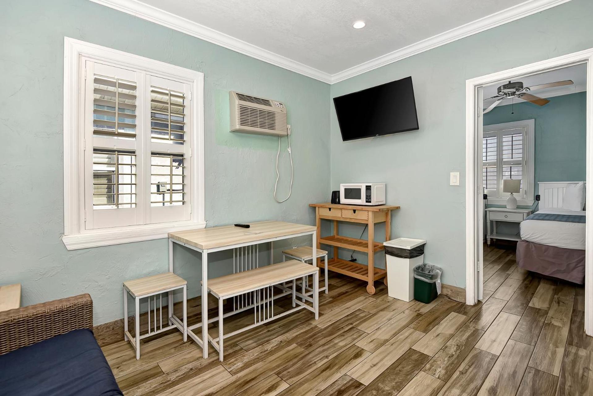 Shoreline Suites & Cabana Cottages – Beachfront photo 44