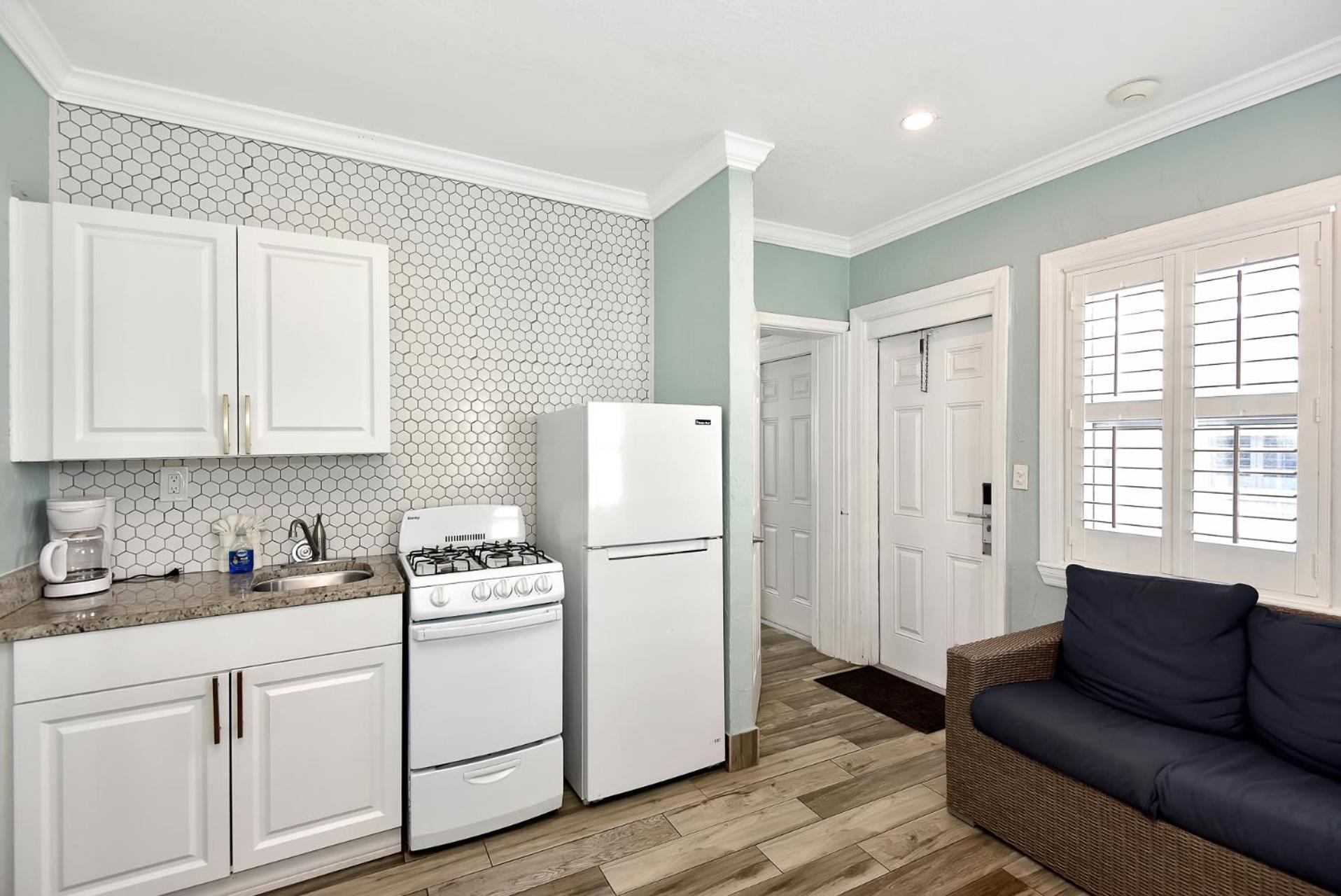Shoreline Suites & Cabana Cottages – Beachfront photo 45