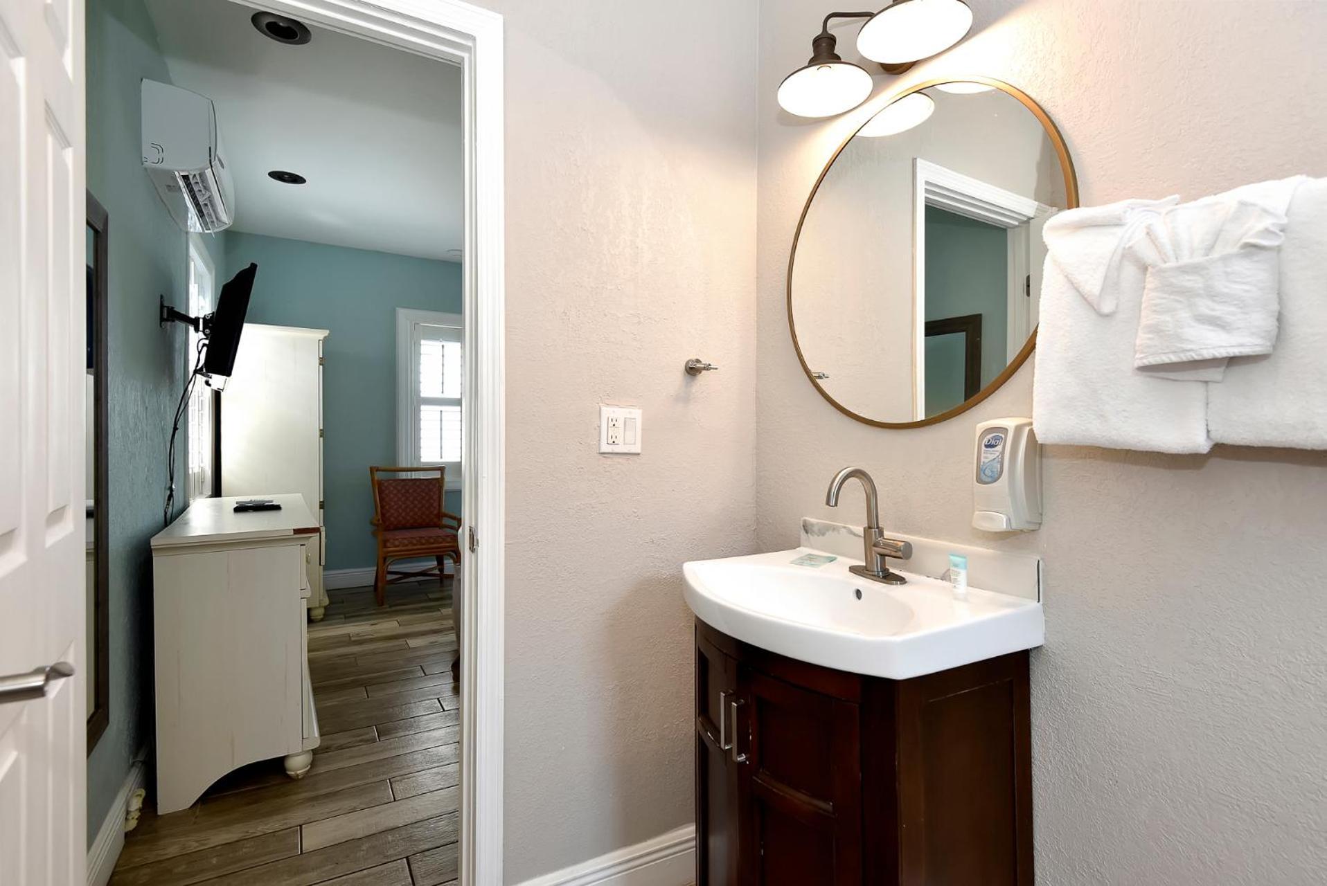 Shoreline Suites & Cabana Cottages – Beachfront photo 58