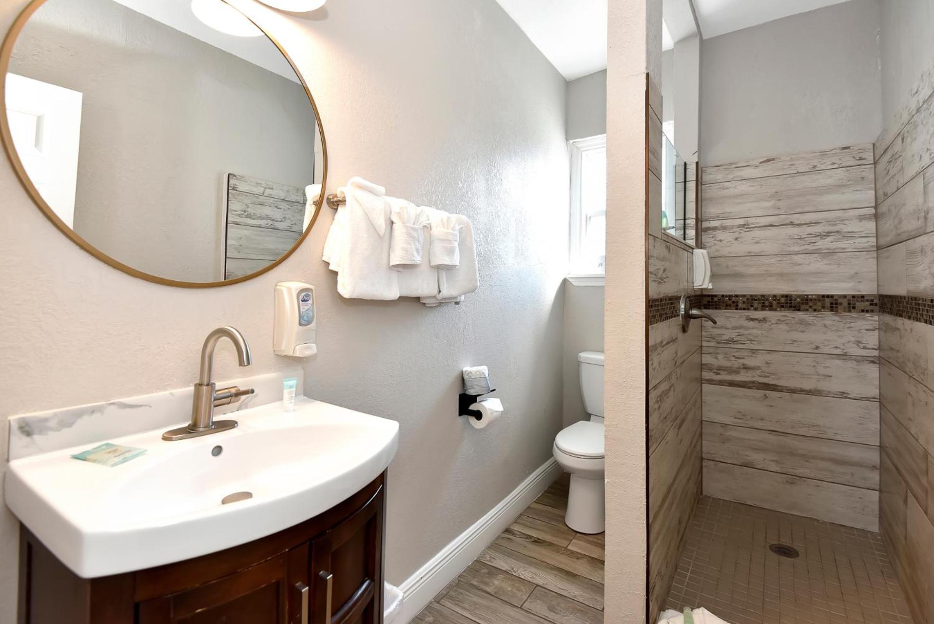 Shoreline Suites & Cabana Cottages – Beachfront photo 61