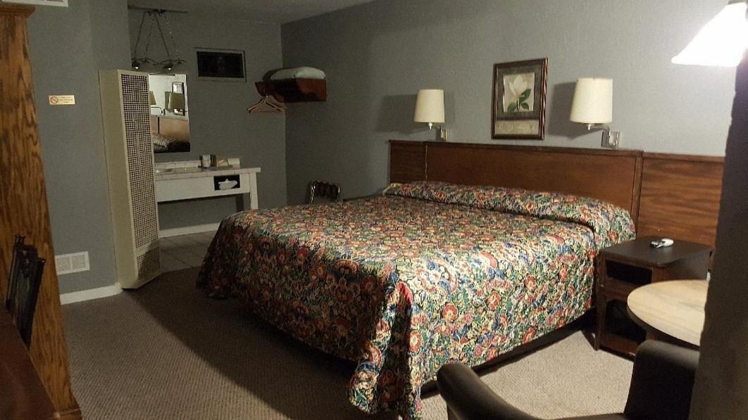 Frontier Motel photo 7