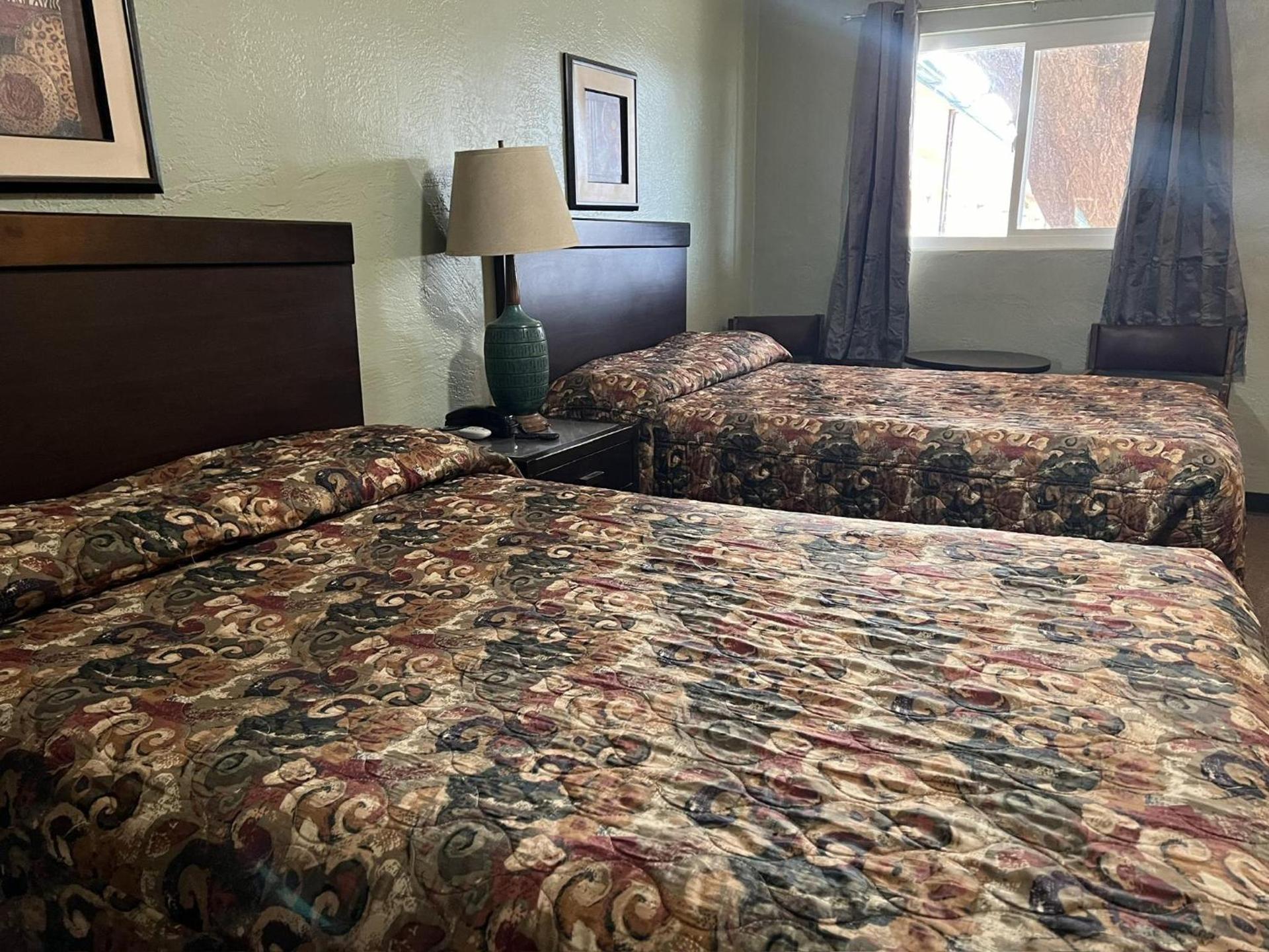Frontier Motel photo 4