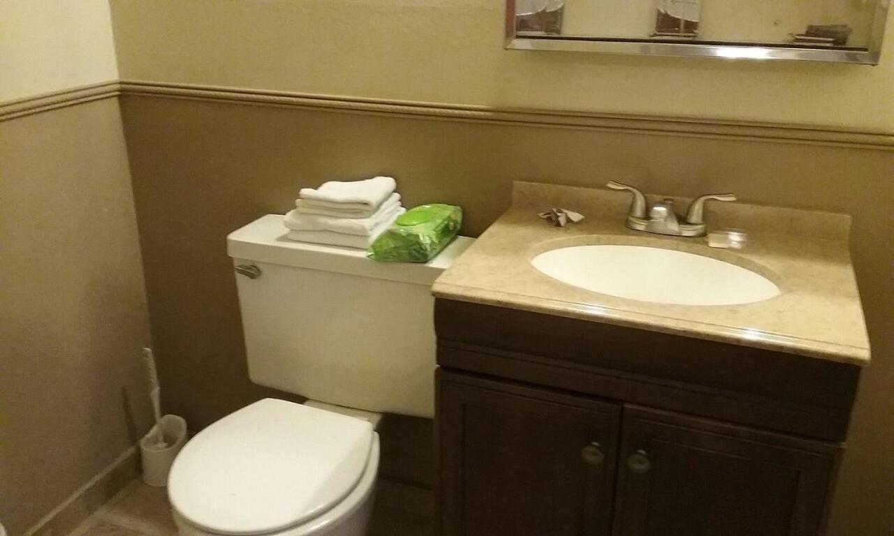 Frontier Motel photo 11