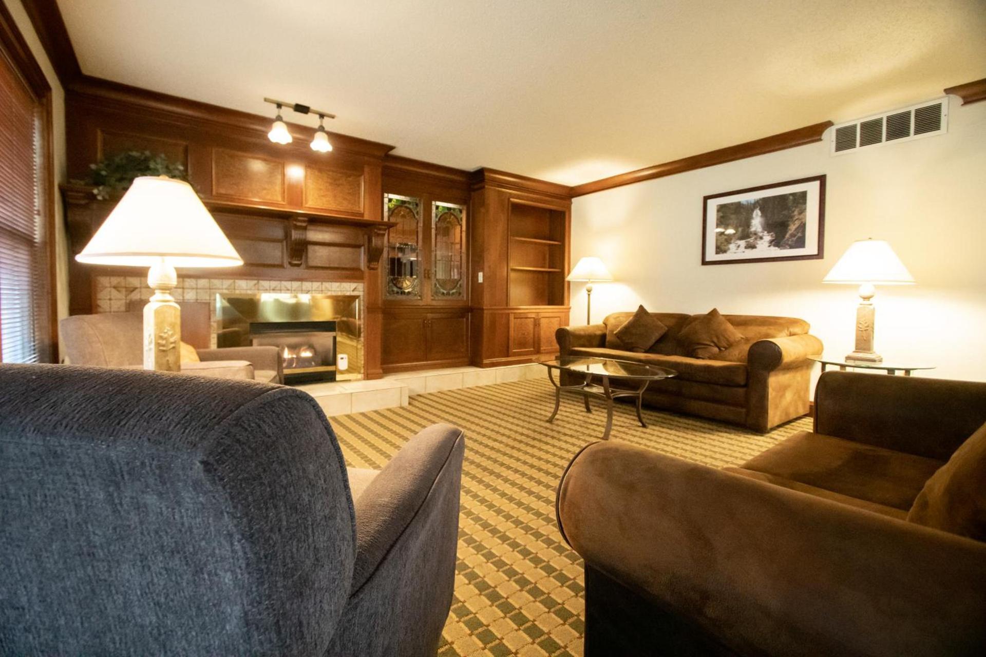 Sunburst Condominiums photo 13
