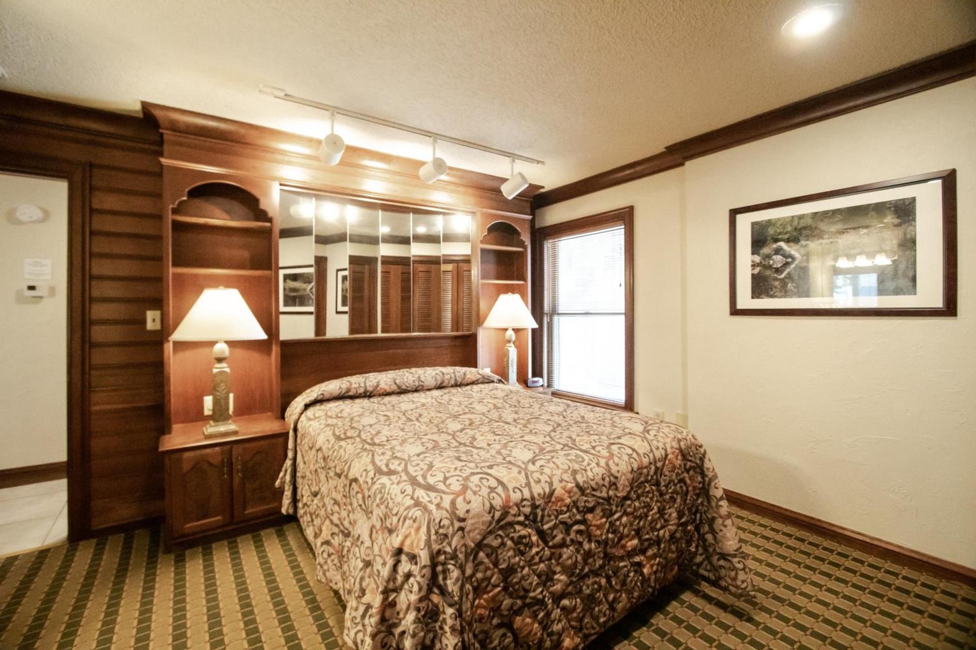Sunburst Condominiums photo 14