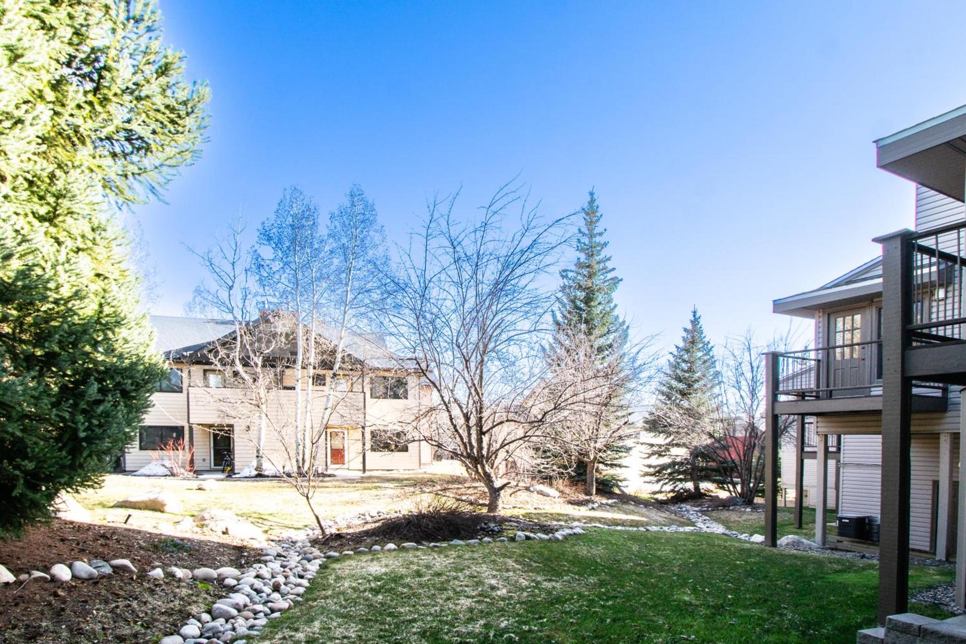 Sunburst Condominiums photo 10