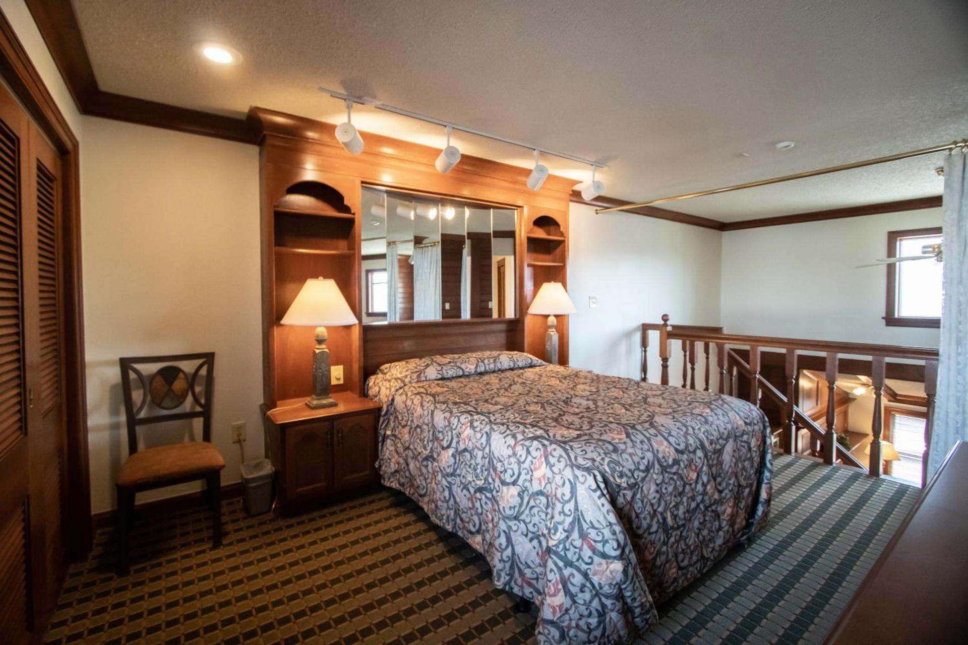Sunburst Condominiums photo 16