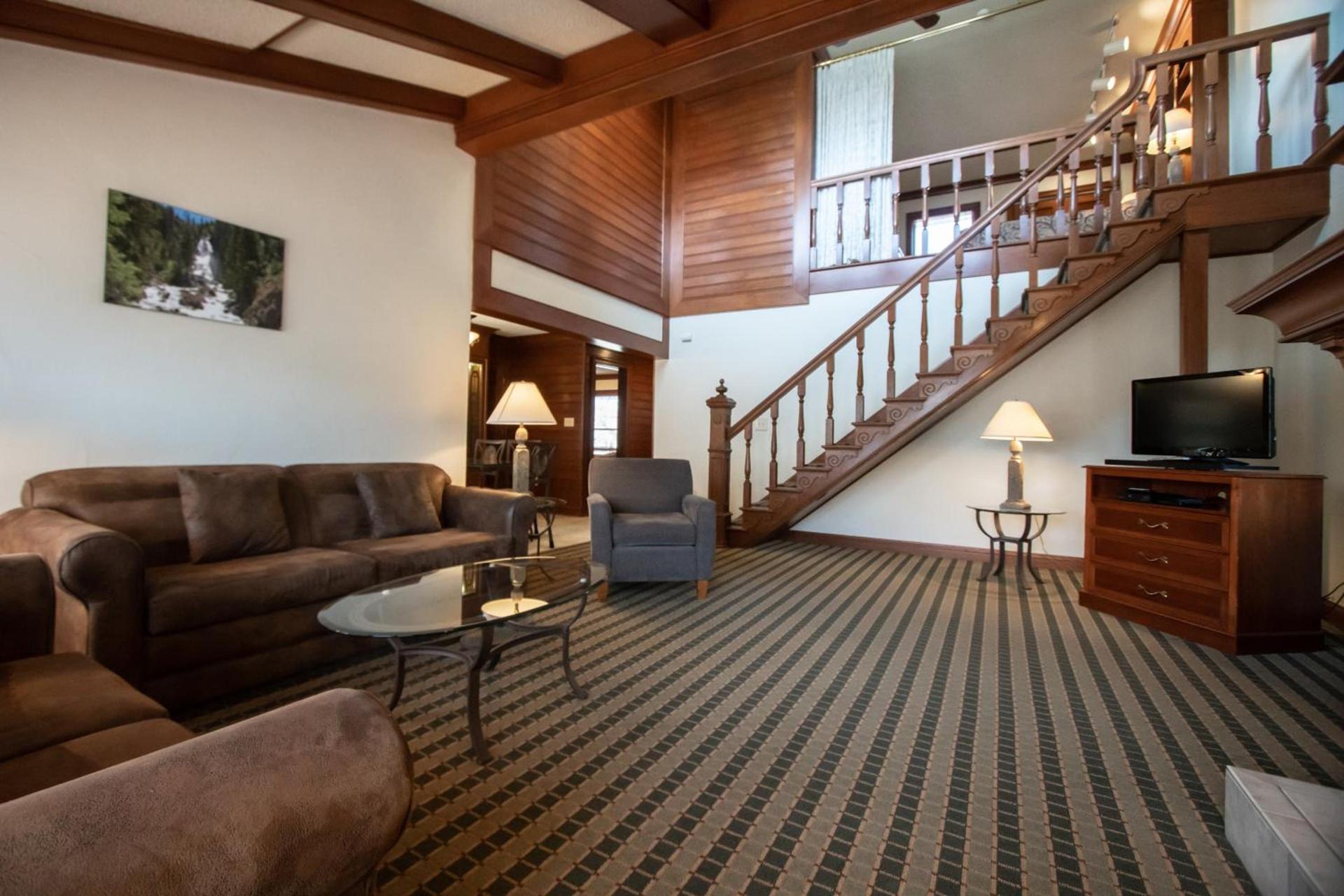 Sunburst Condominiums photo 20
