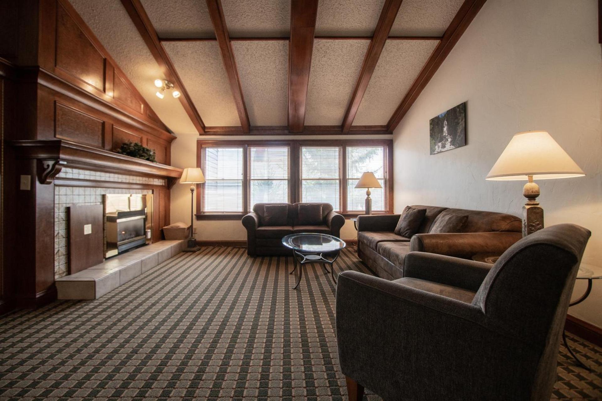 Sunburst Condominiums photo 3