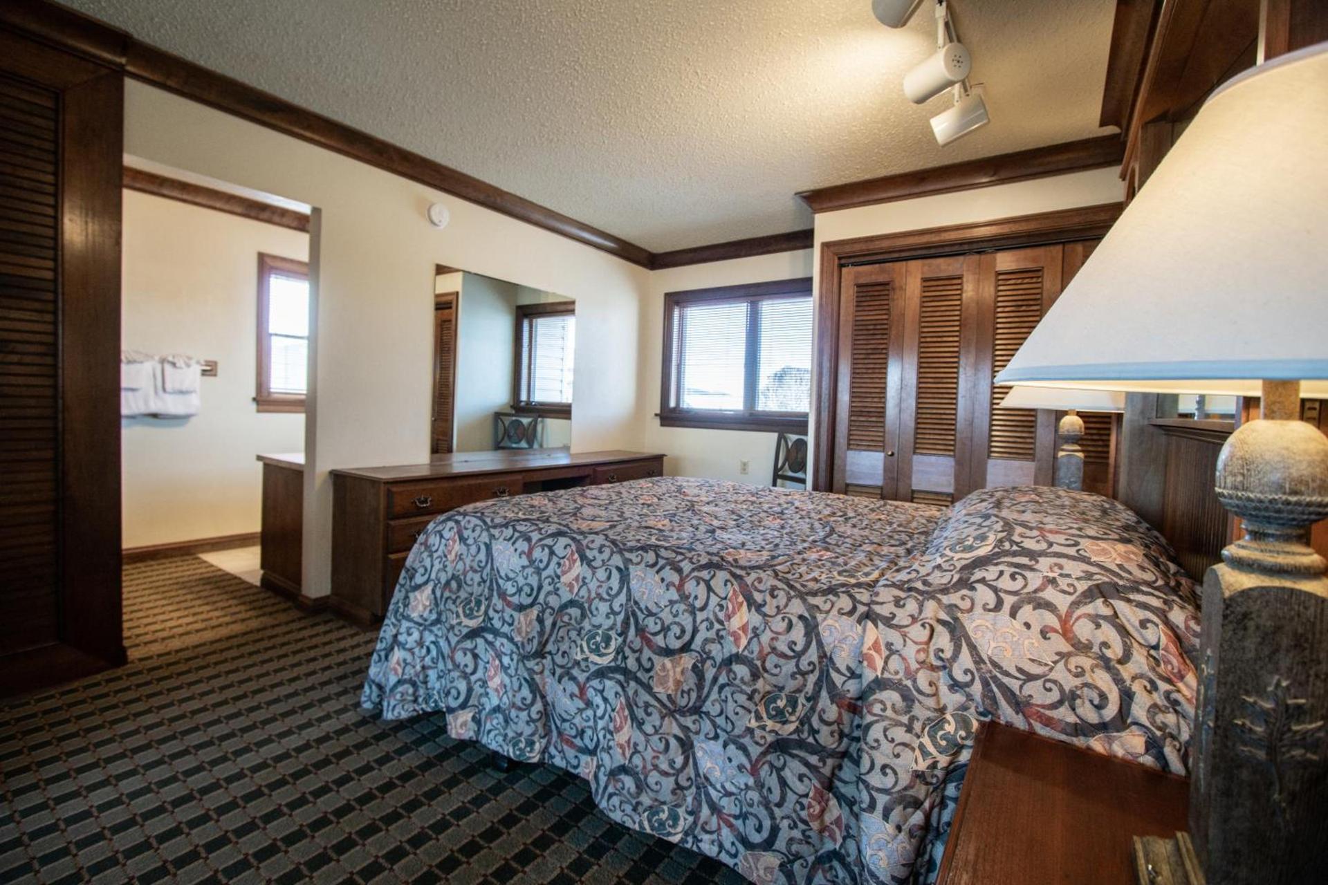 Sunburst Condominiums photo 24
