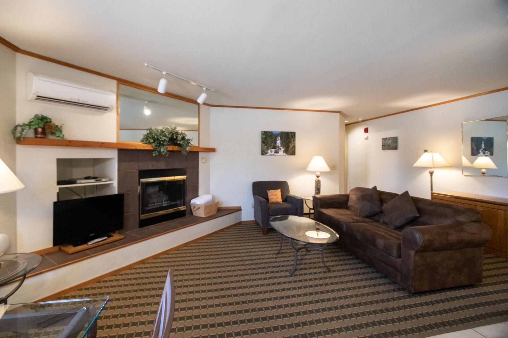Sunburst Condominiums photo 27