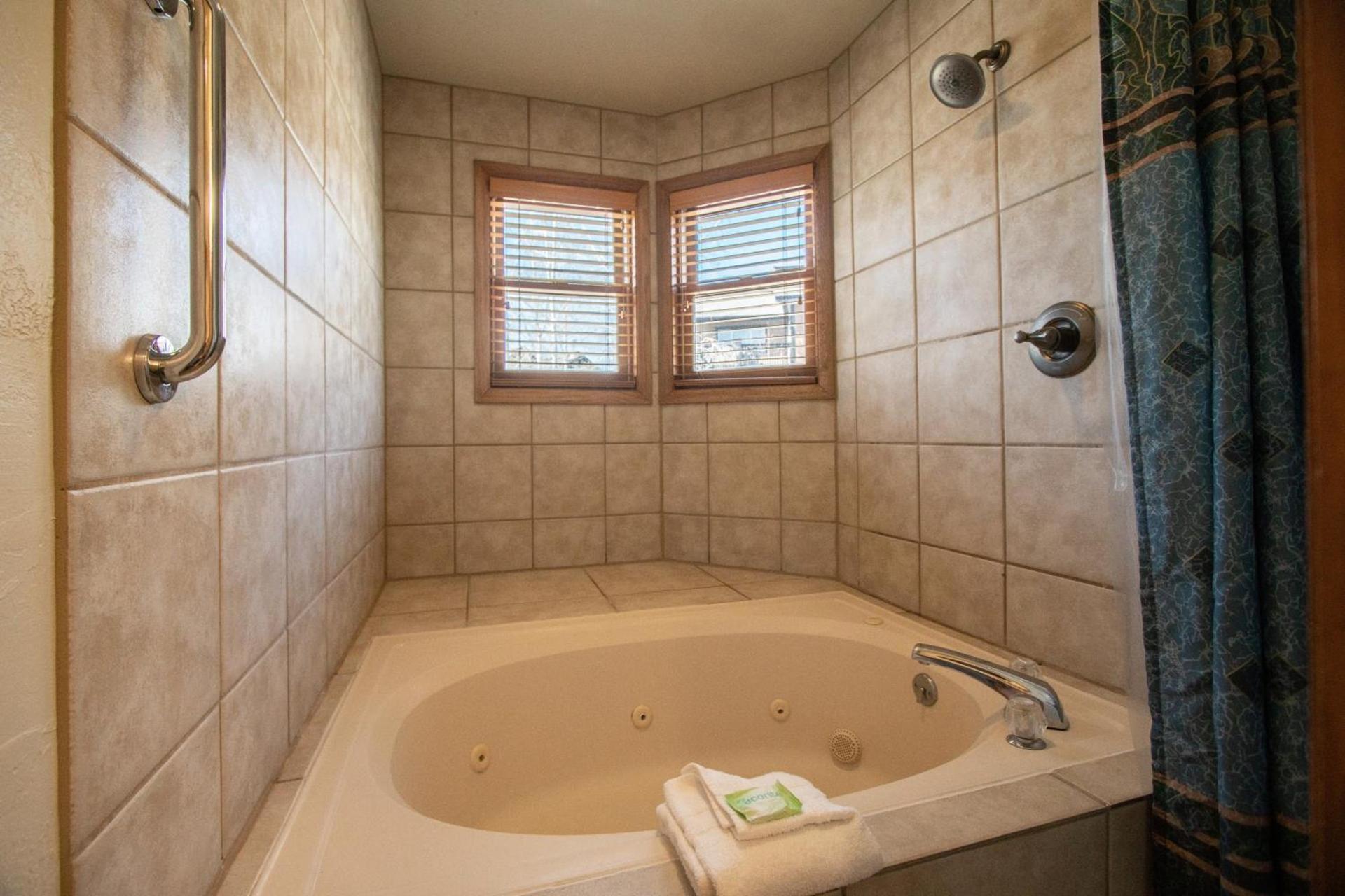 Sunburst Condominiums photo 26