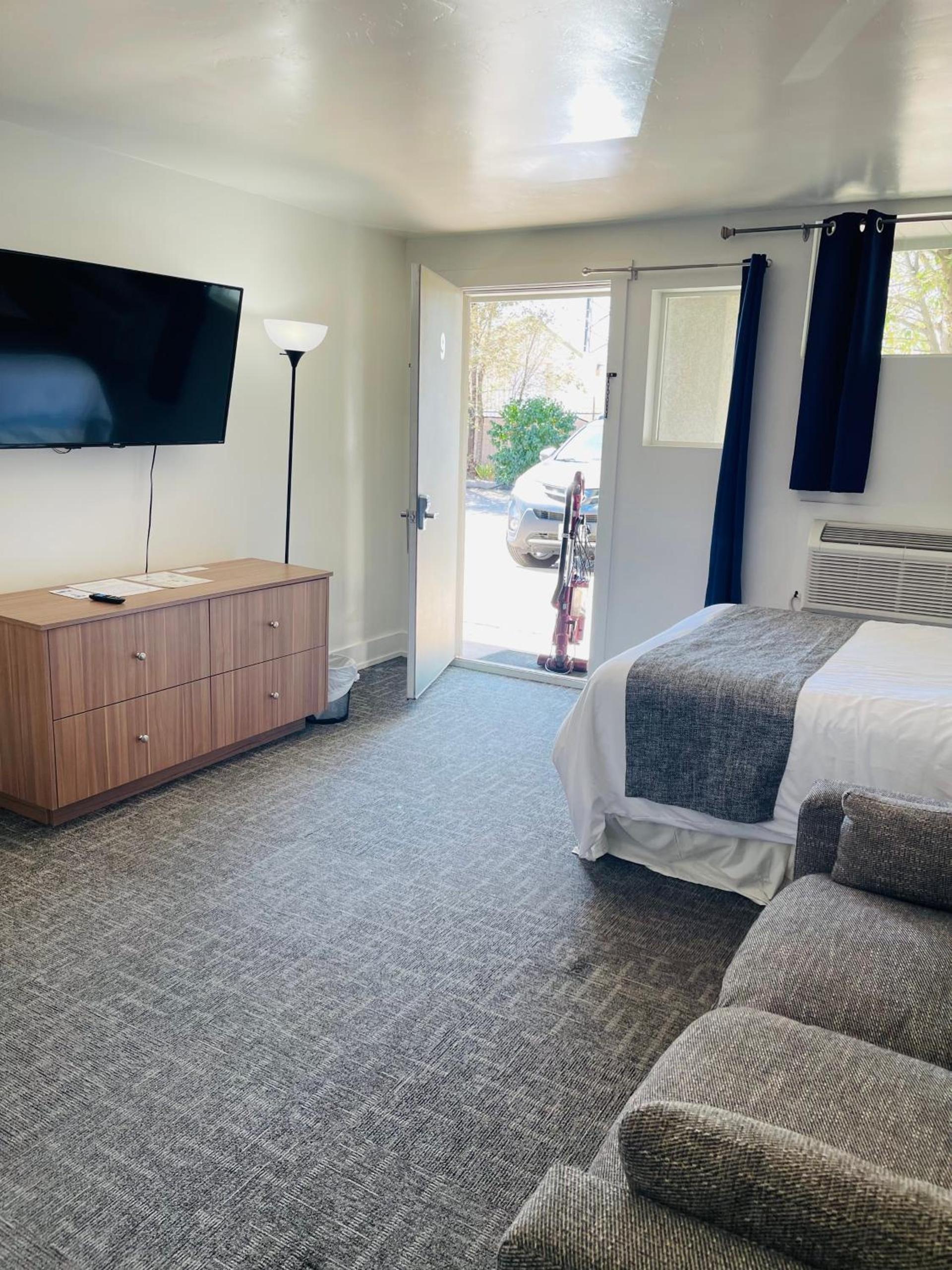 Blue Sage Inn & Suites photo 4