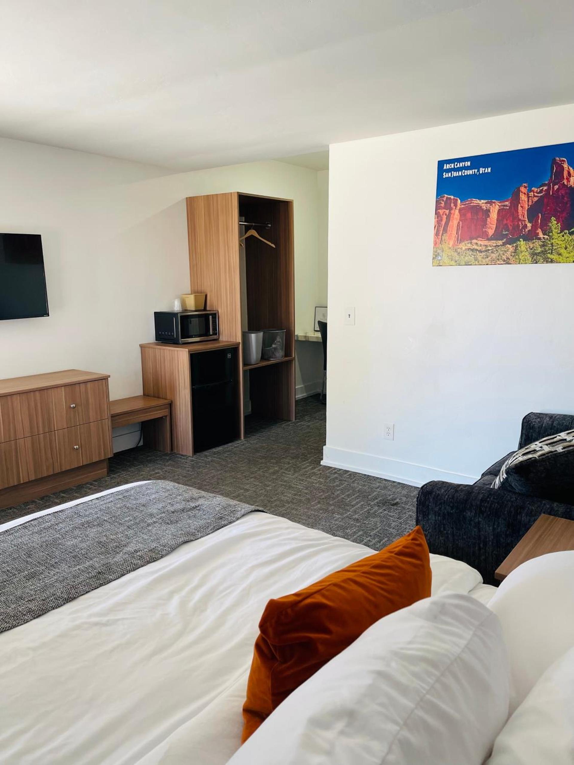 Blue Sage Inn & Suites photo 3