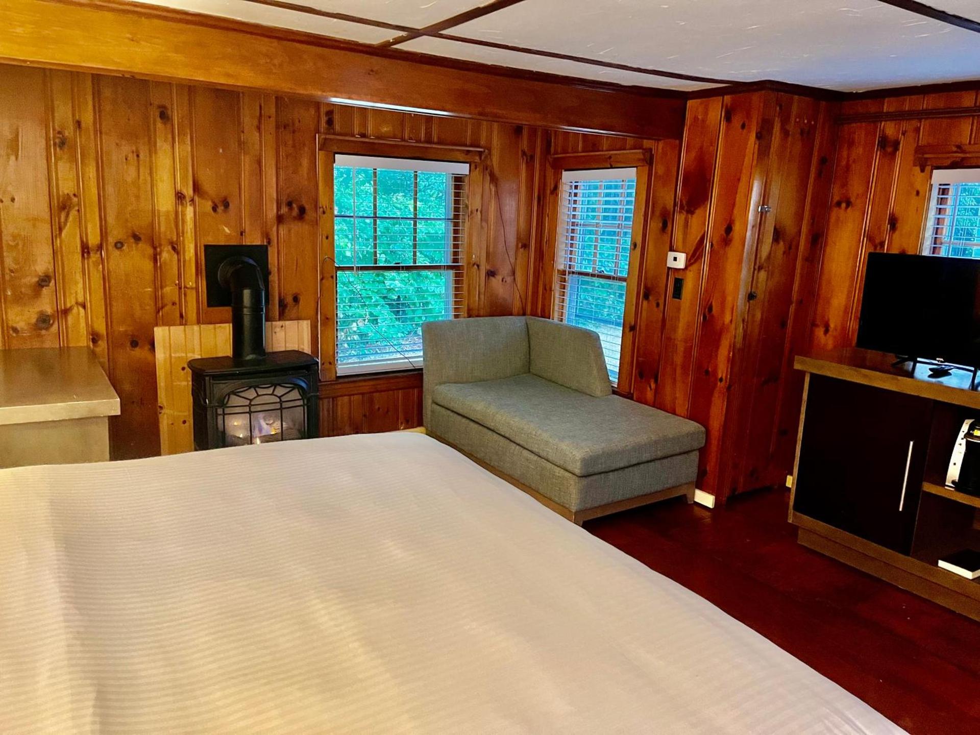 White Mountain Cottages photo 6