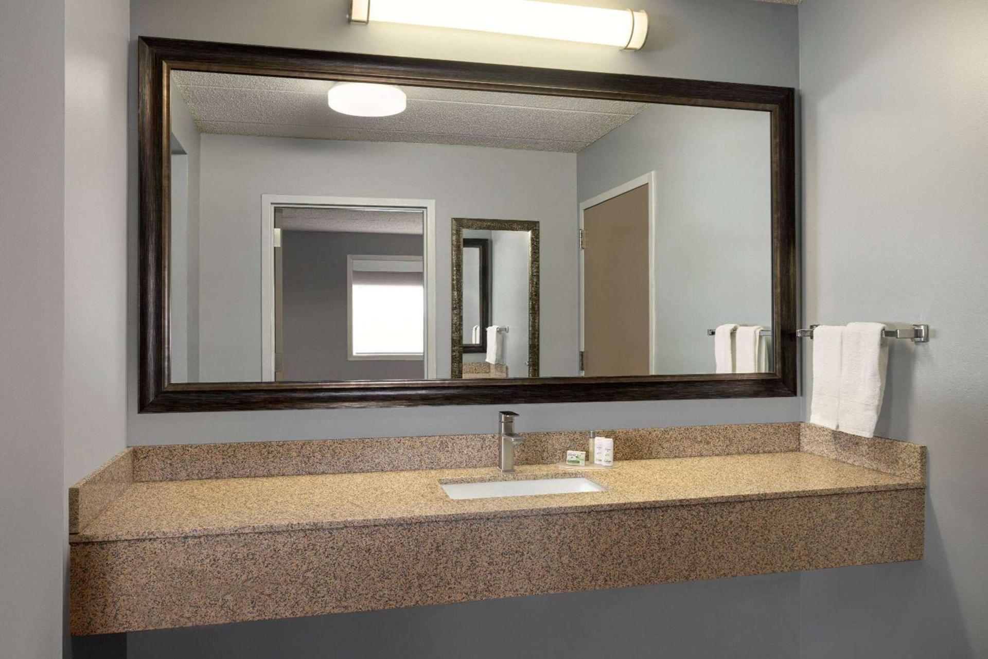 AmericInn by Wyndham Inver Grove Heights Minneapolis photo 14
