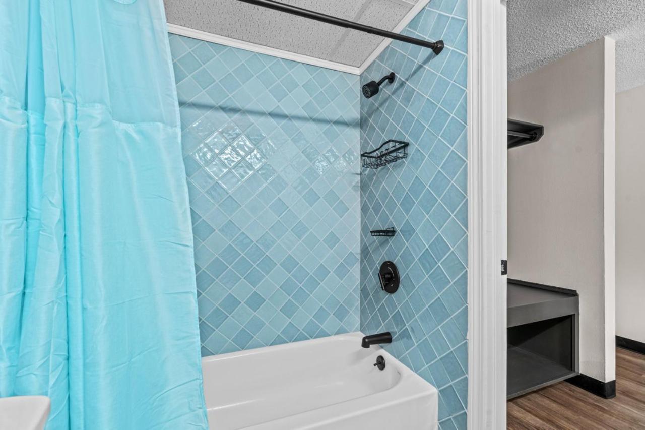 King Bed in Lux Boutique Hotel photo 37