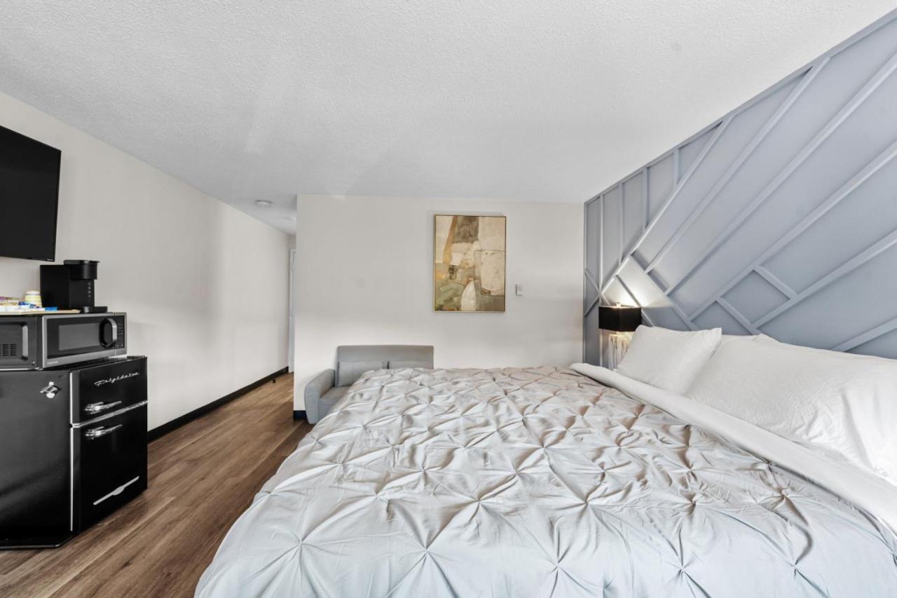 King Bed in Lux Boutique Hotel photo 26