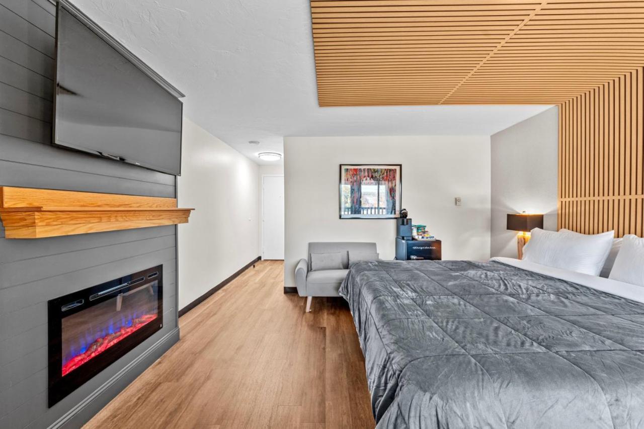 King Bed in Lux Boutique Hotel photo 22