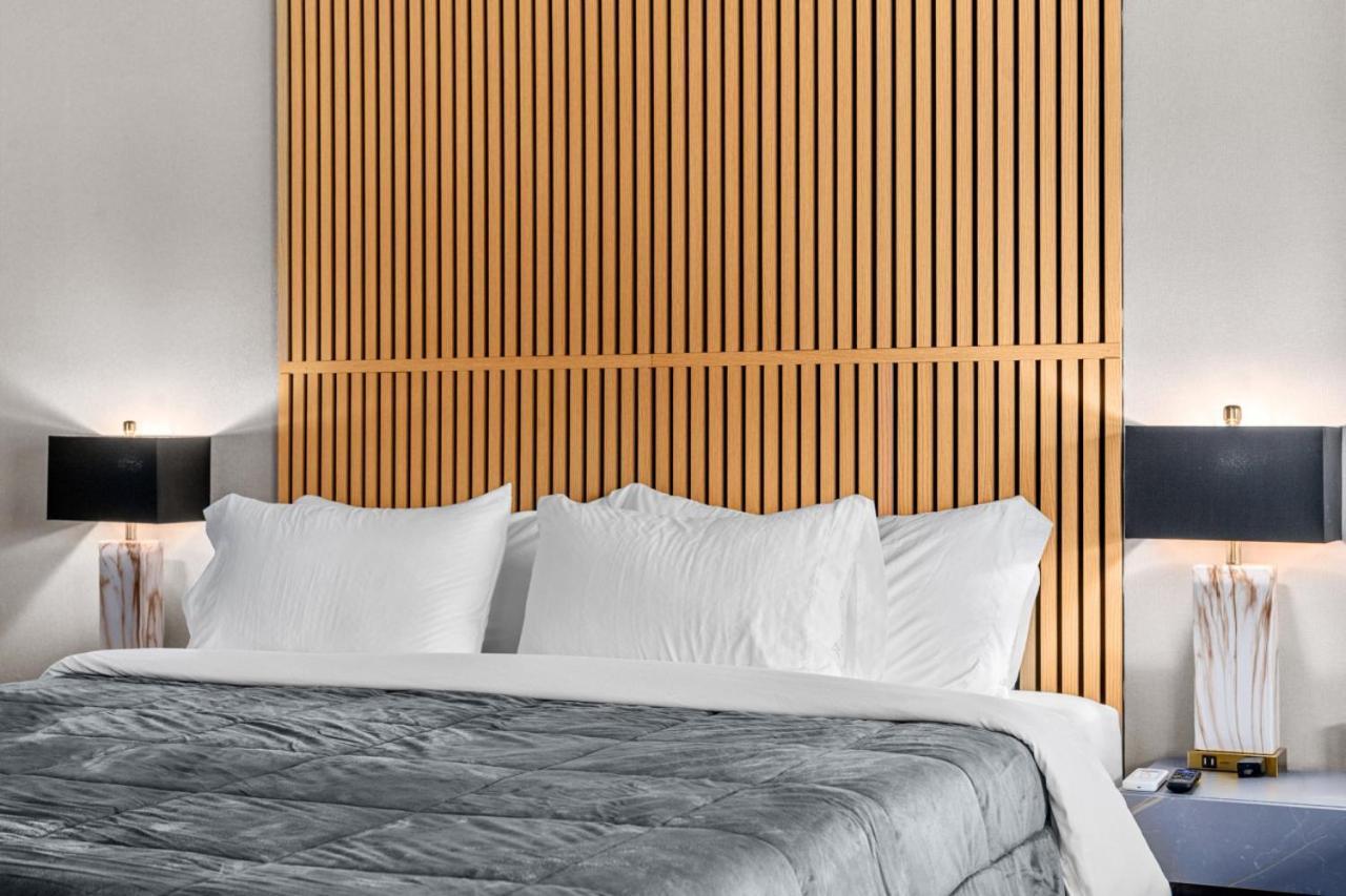 King Bed in Lux Boutique Hotel photo 16