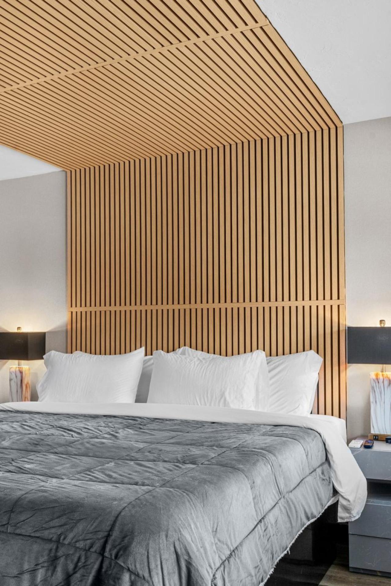 King Bed in Lux Boutique Hotel photo 19