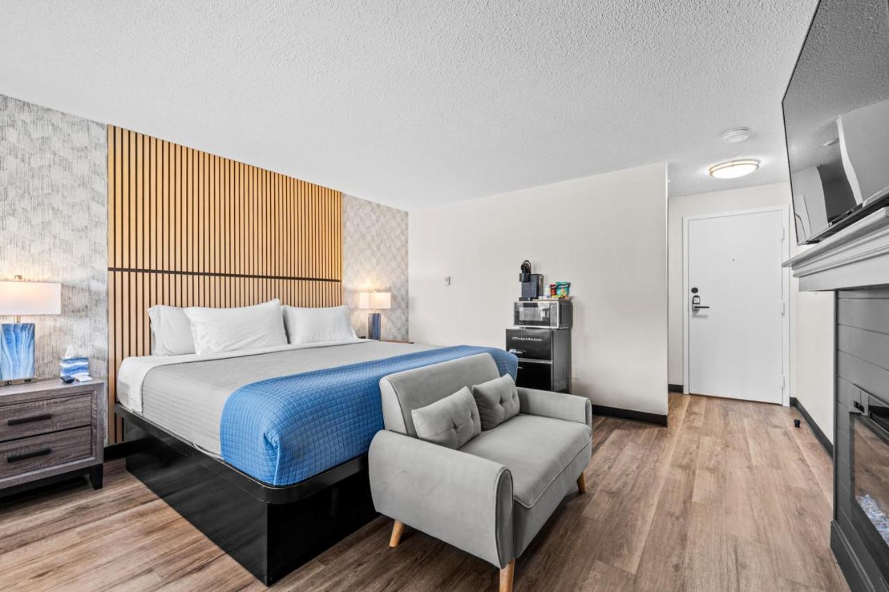 King Bed in Lux Boutique Hotel photo 11