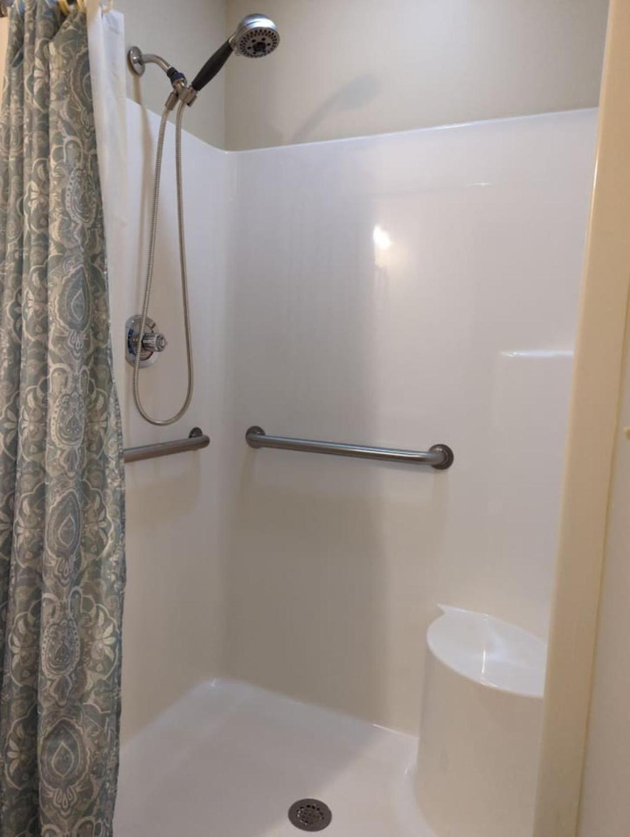 Waterloo Suites Queen 1 photo 9