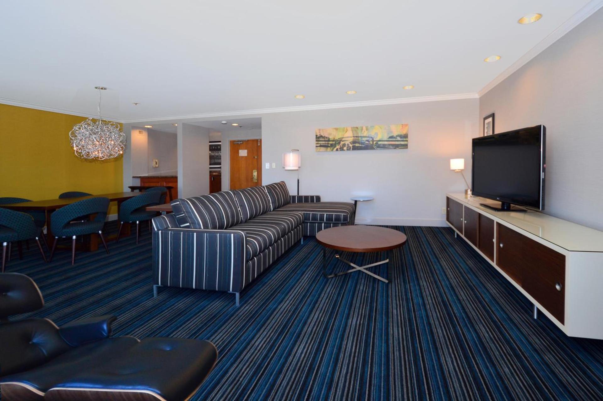 DoubleTree by Hilton Newark-Fremont photo 59