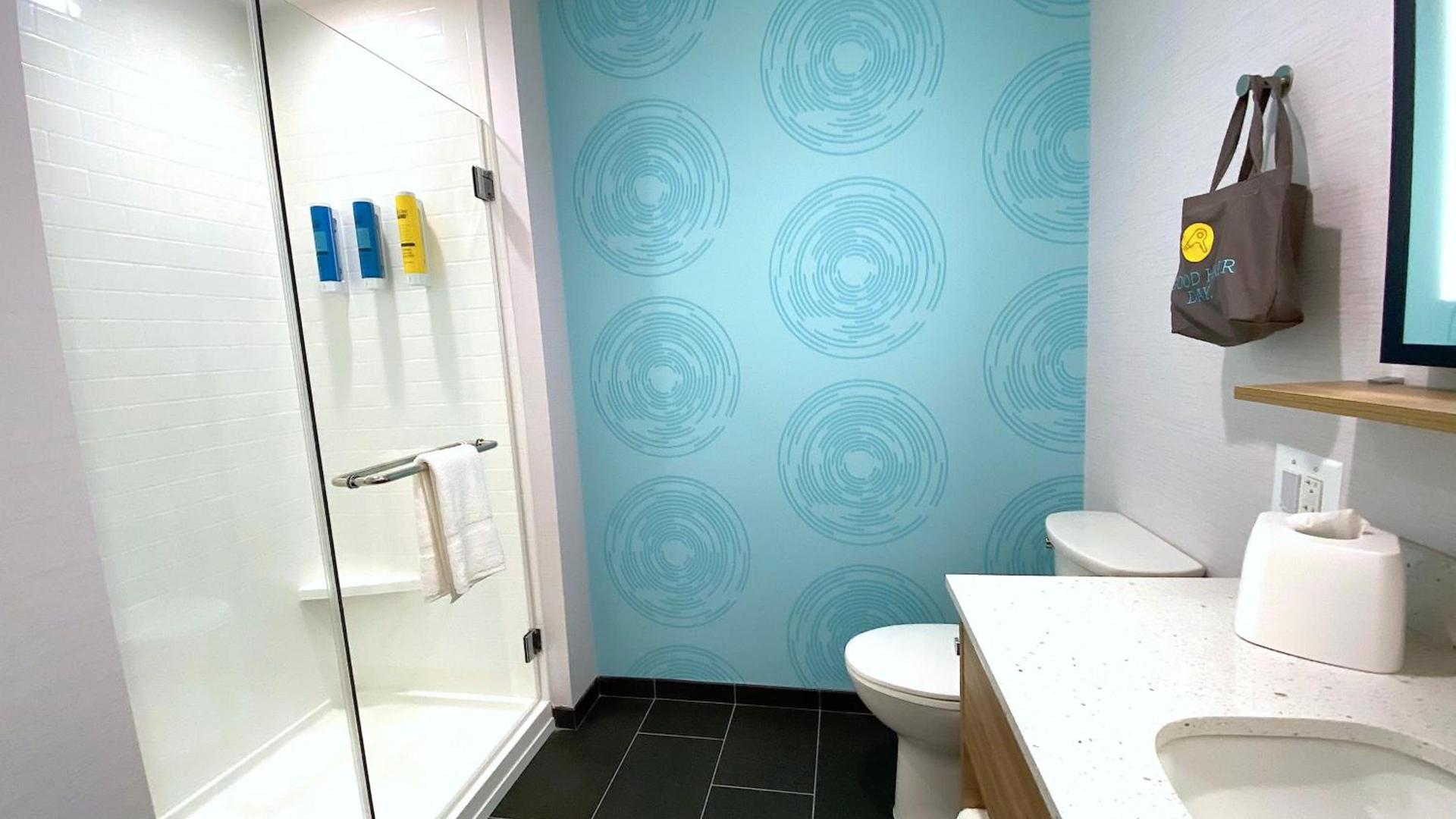 Tru By Hilton Baltimore Harbor East photo 44