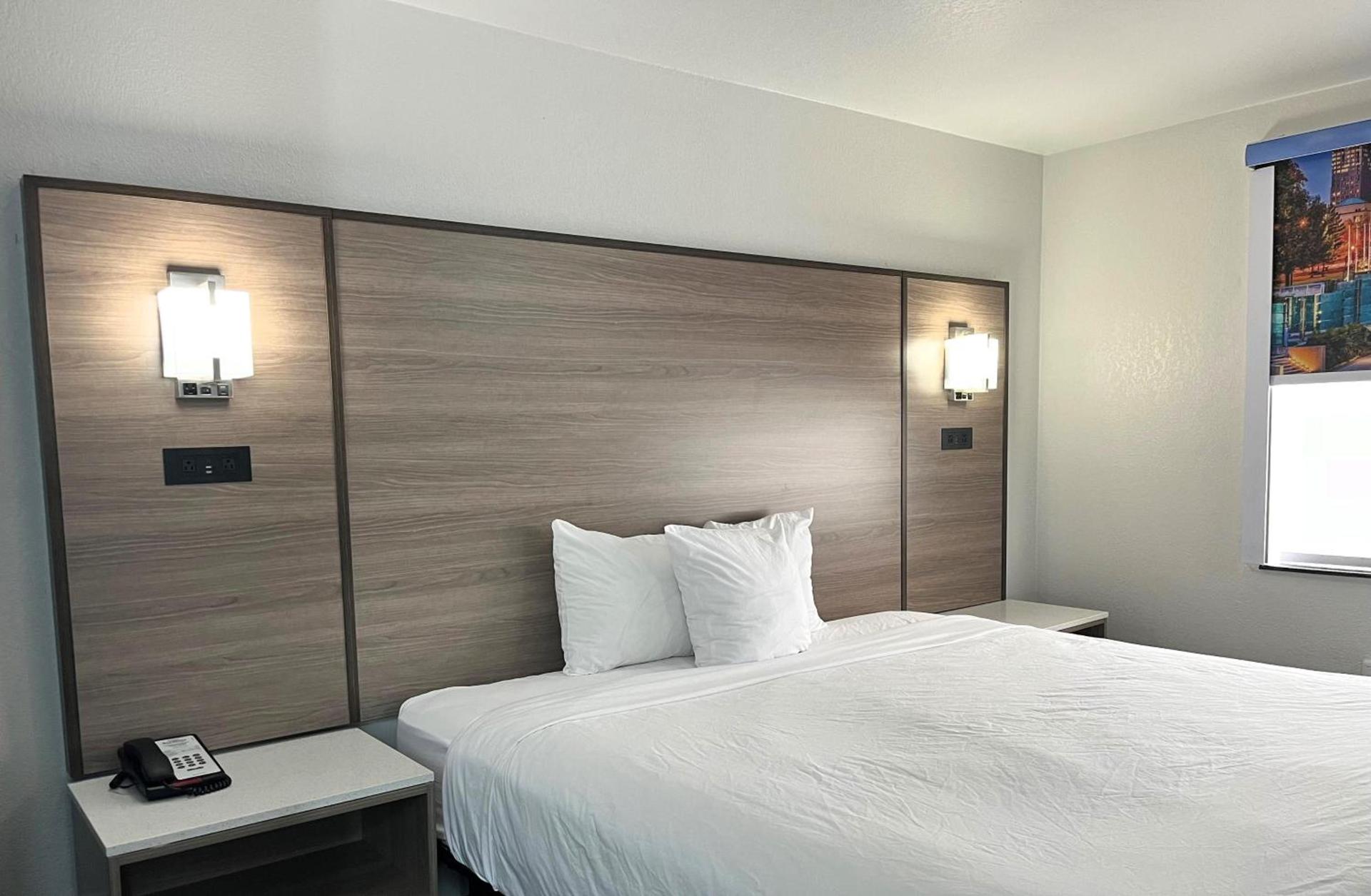Baymont by Wyndham Indianapolis Northeast photo 42