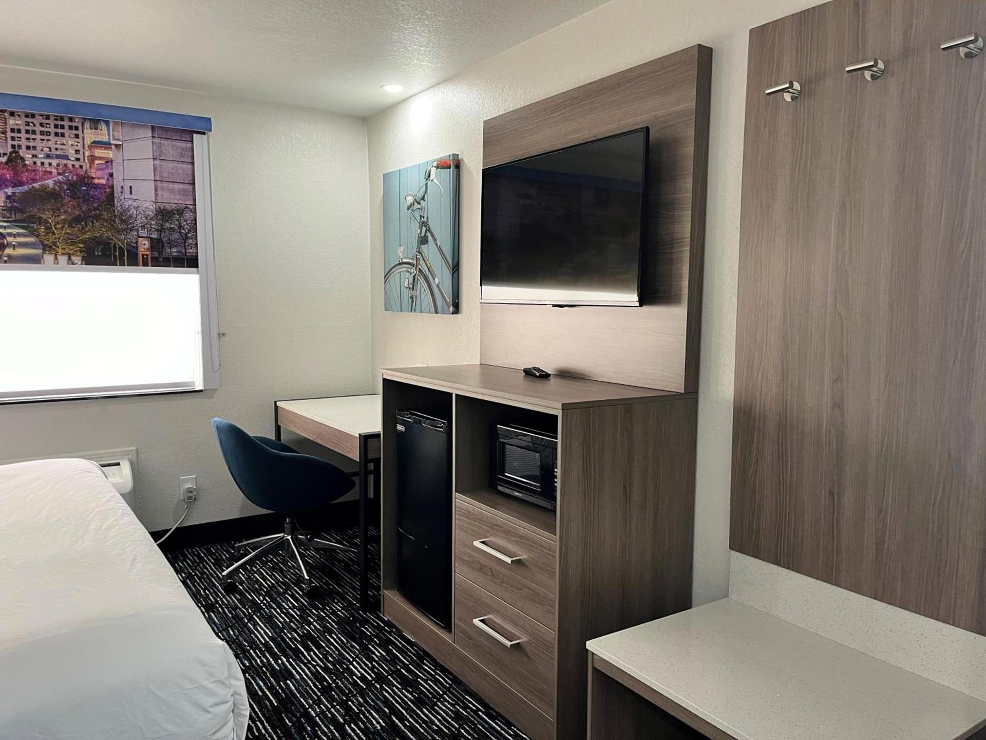 Baymont by Wyndham Indianapolis Northeast photo 41