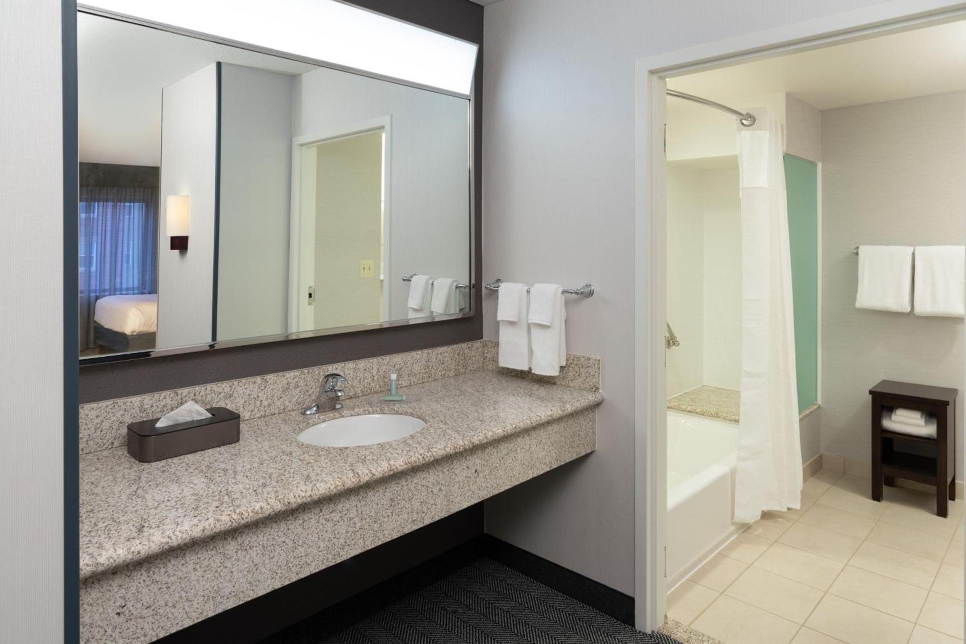 Courtyard by Marriott Glassboro Rowan University photo 31