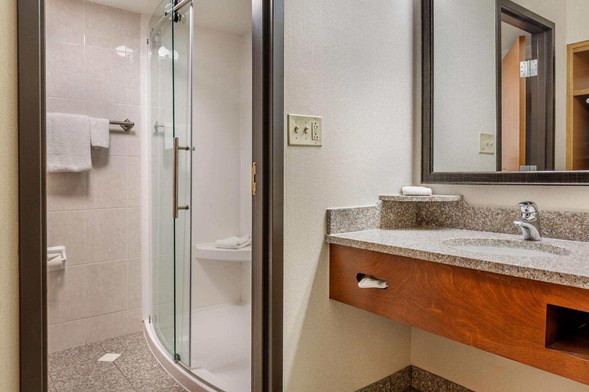 Drury Inn & Suites St. Louis-Southwest photo 16