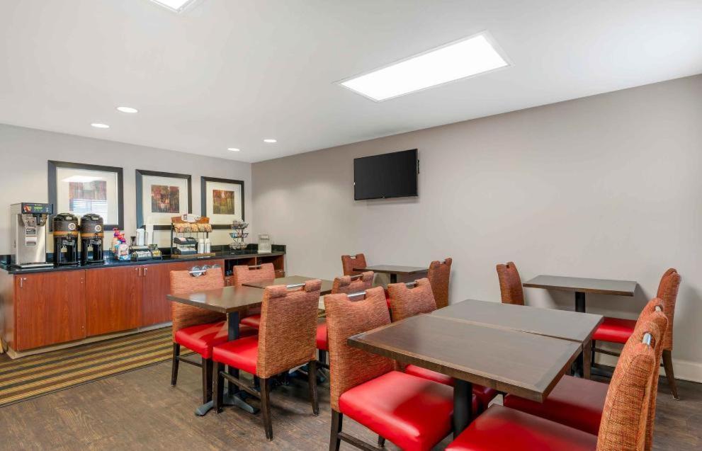 Extended Stay America Suites - Indianapolis - Airport - W Southern Ave photo 68