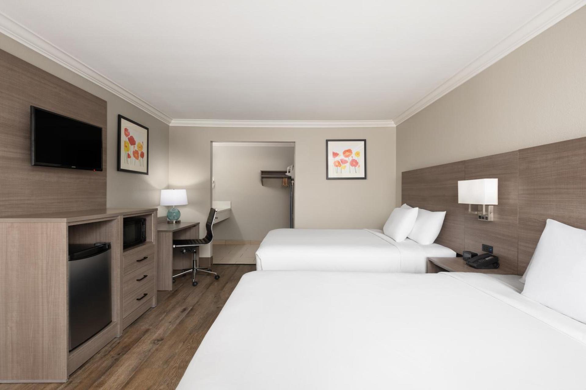 Solara Inn and Suites photo 11