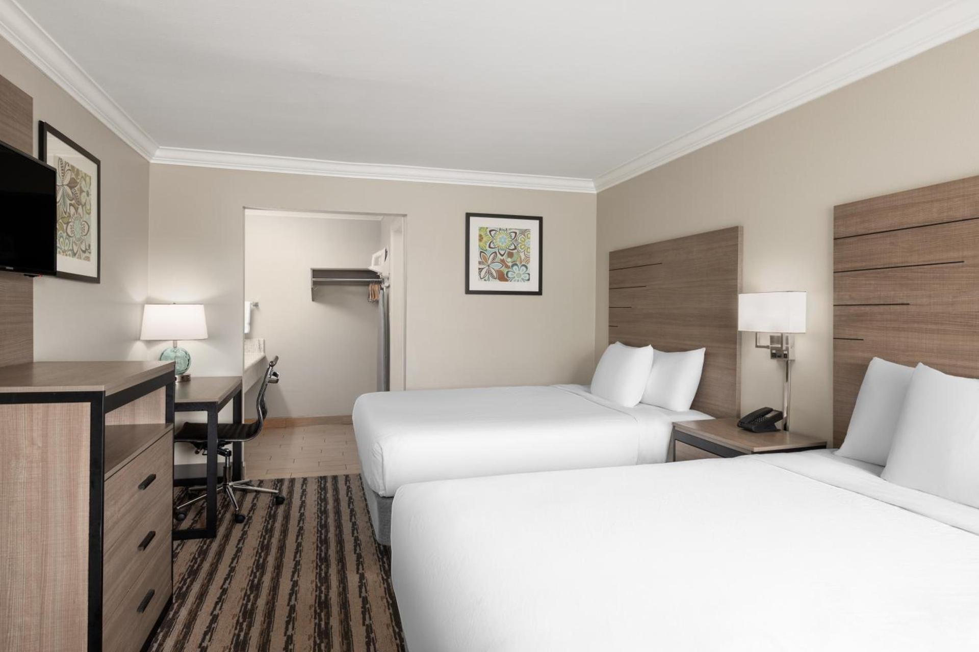 Solara Inn and Suites photo 12