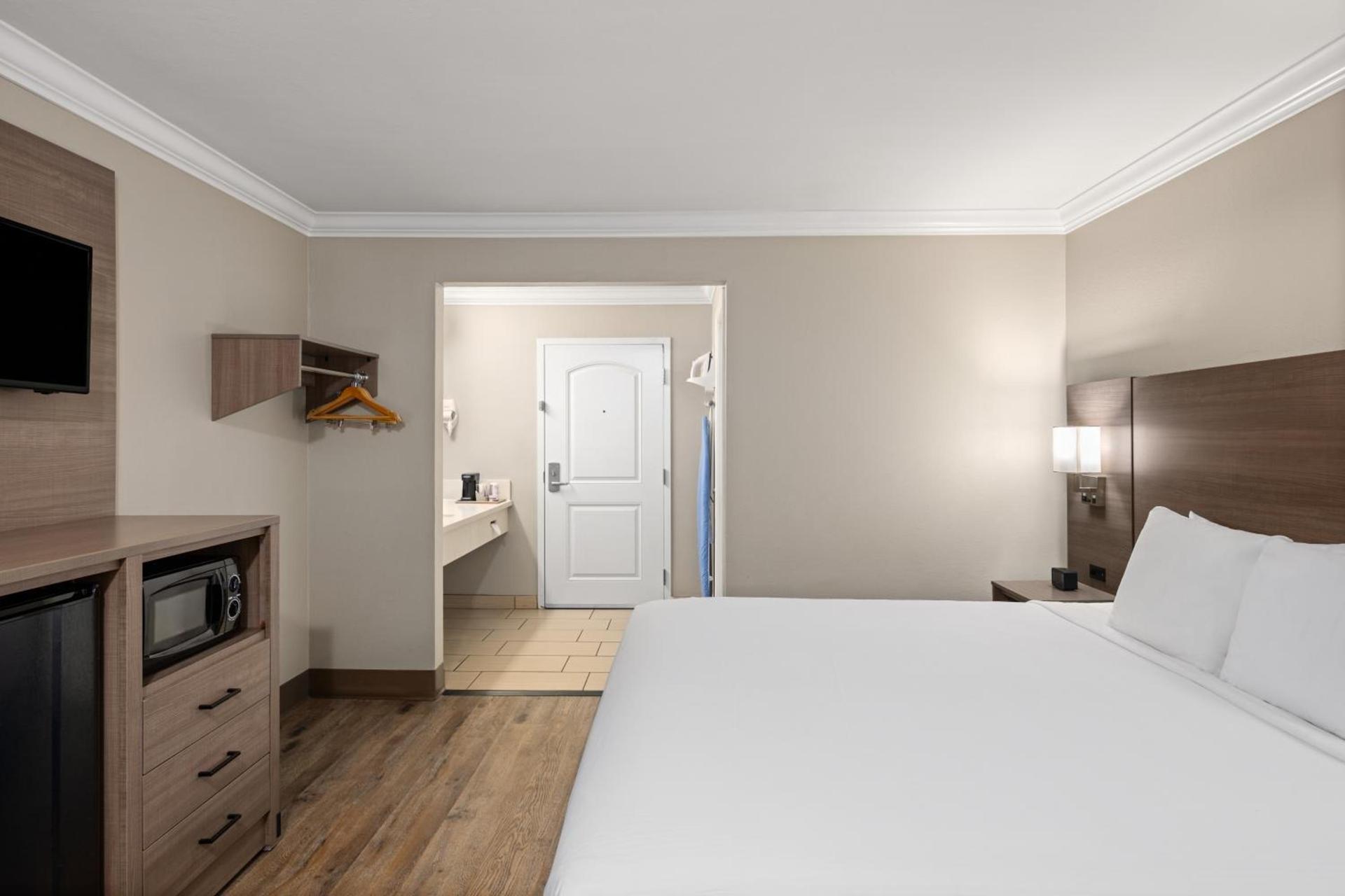 Solara Inn and Suites photo 6